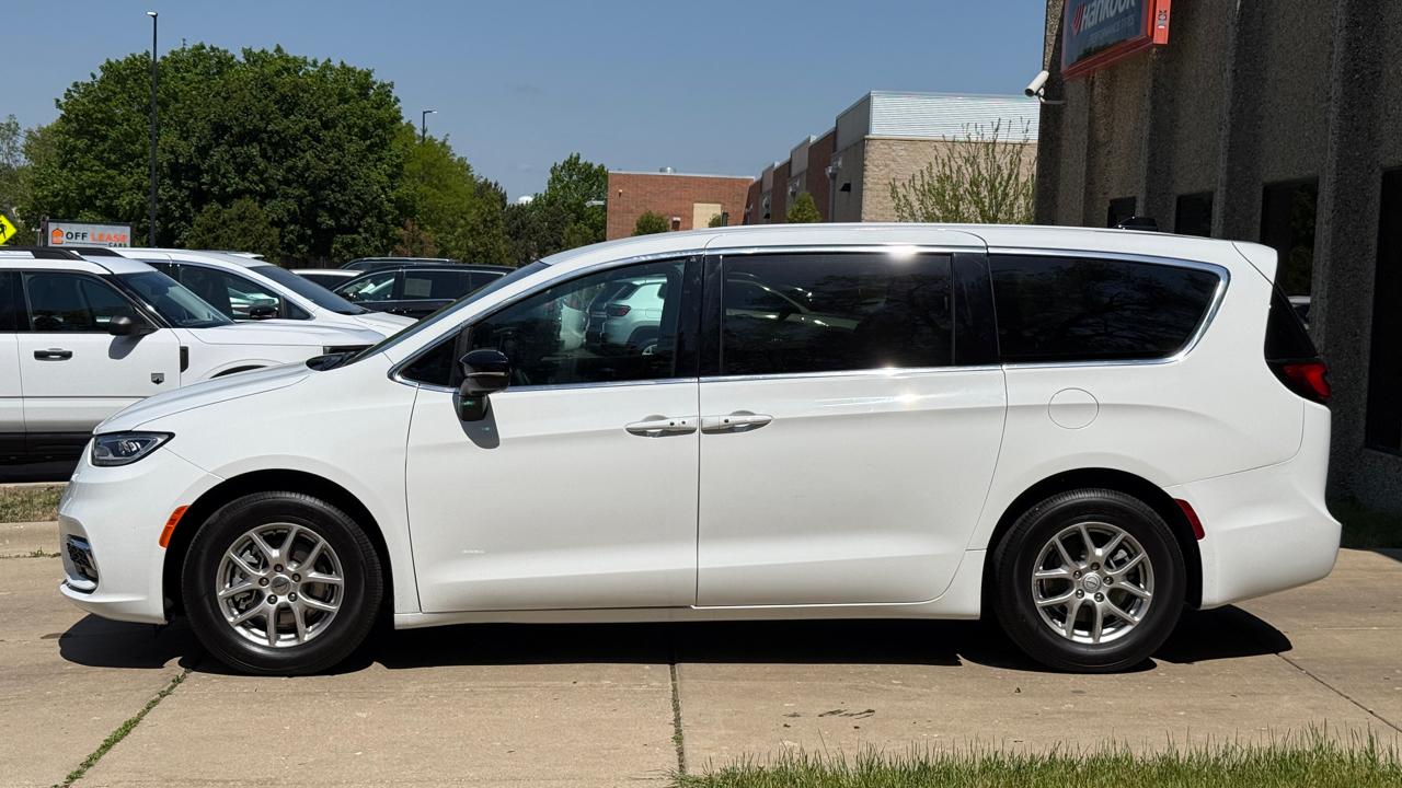 Chrysler Pacifica Select 2026