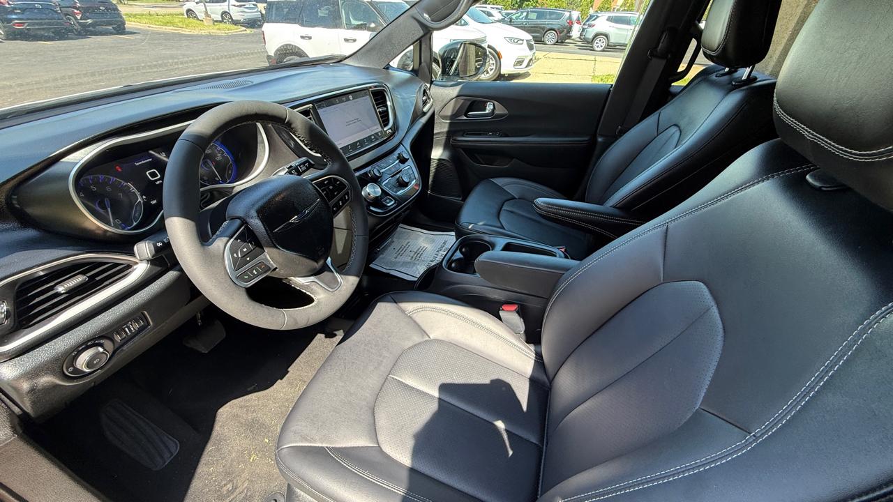 Chrysler Pacifica Select 2026