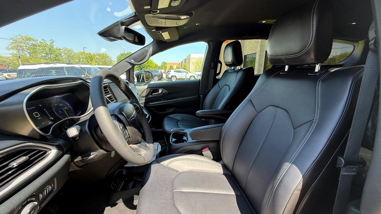 Chrysler Pacifica Select 2026