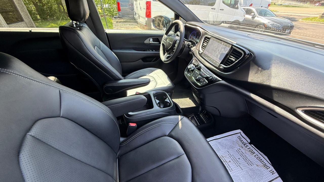 Chrysler Pacifica Select 2026