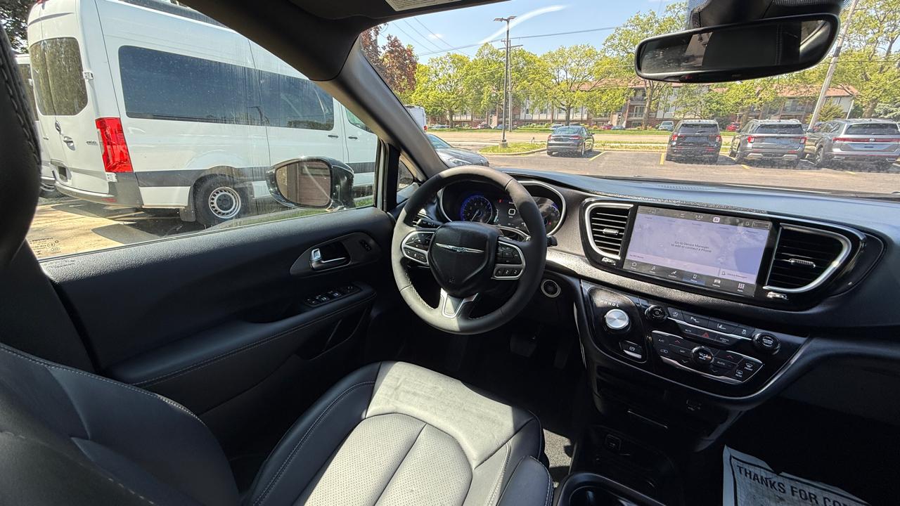 Chrysler Pacifica Select 2026
