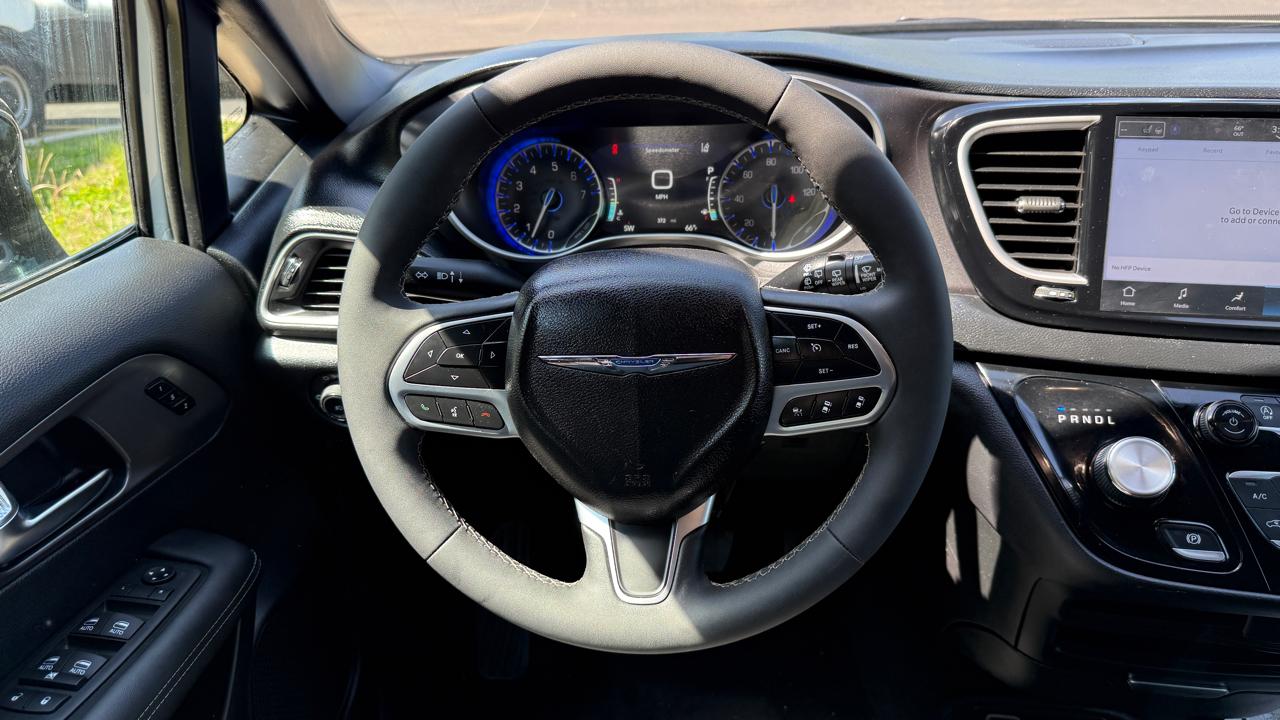 Chrysler Pacifica Select 2026