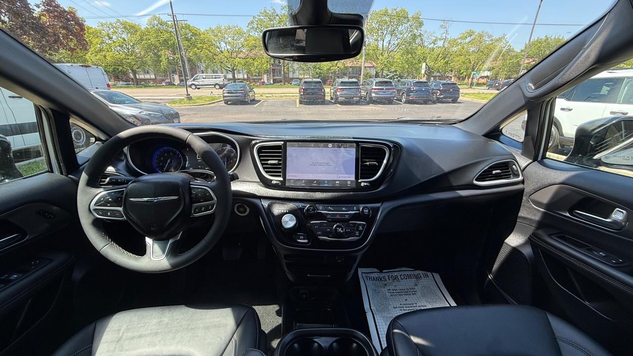 Chrysler Pacifica Select 2026