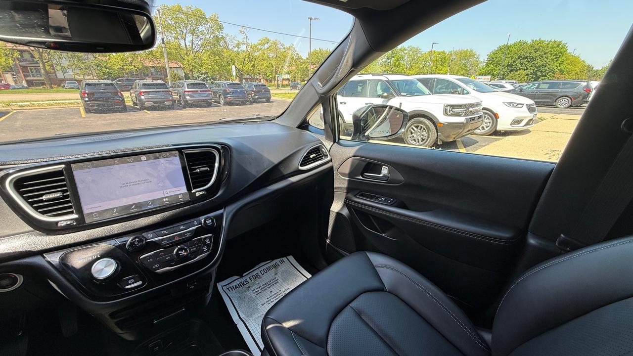 Chrysler Pacifica Select 2026