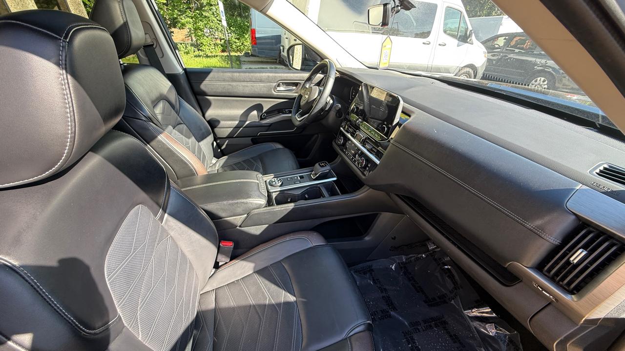 Nissan Pathfinder Platinum 4WD 2024