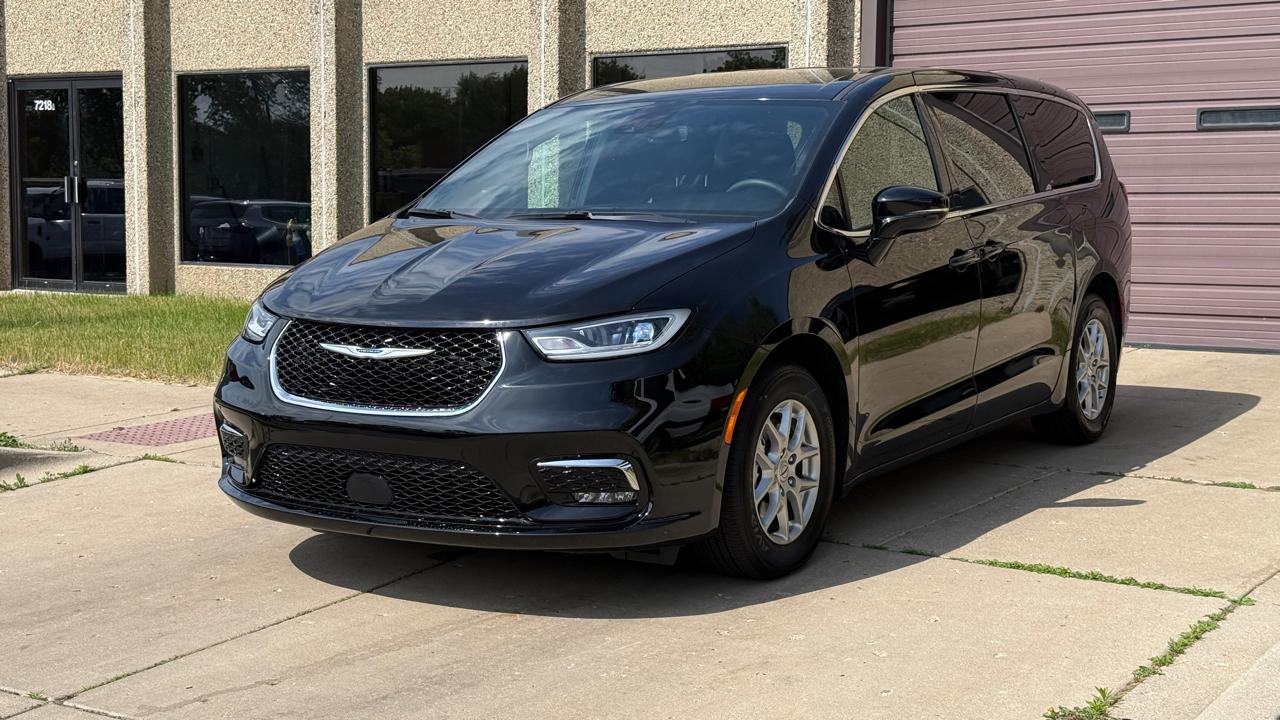 Chrysler Pacifica Select 2025