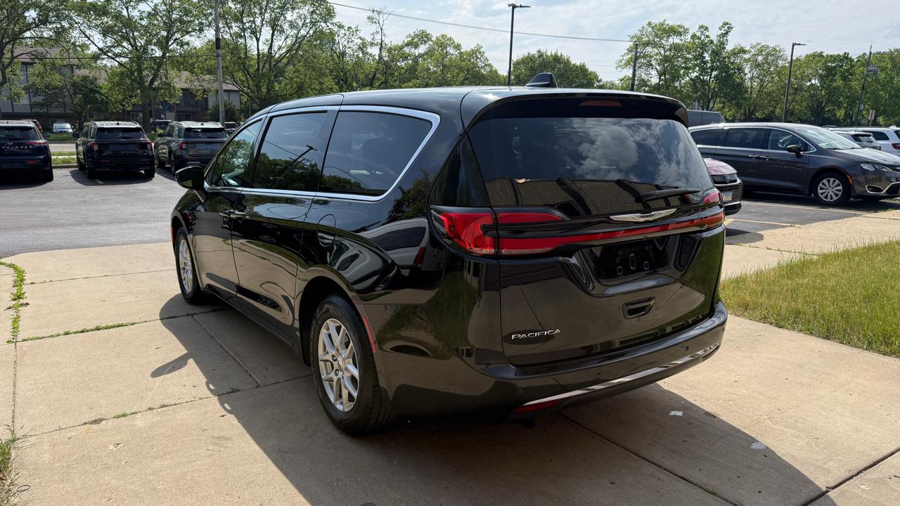 Chrysler Pacifica Select 2025