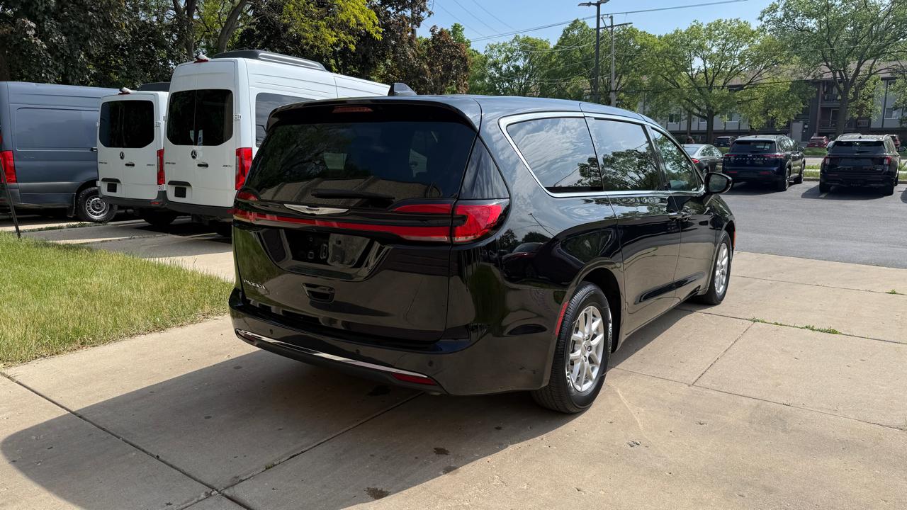 Chrysler Pacifica Select 2025
