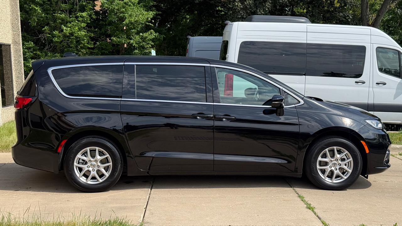 Chrysler Pacifica Select 2025