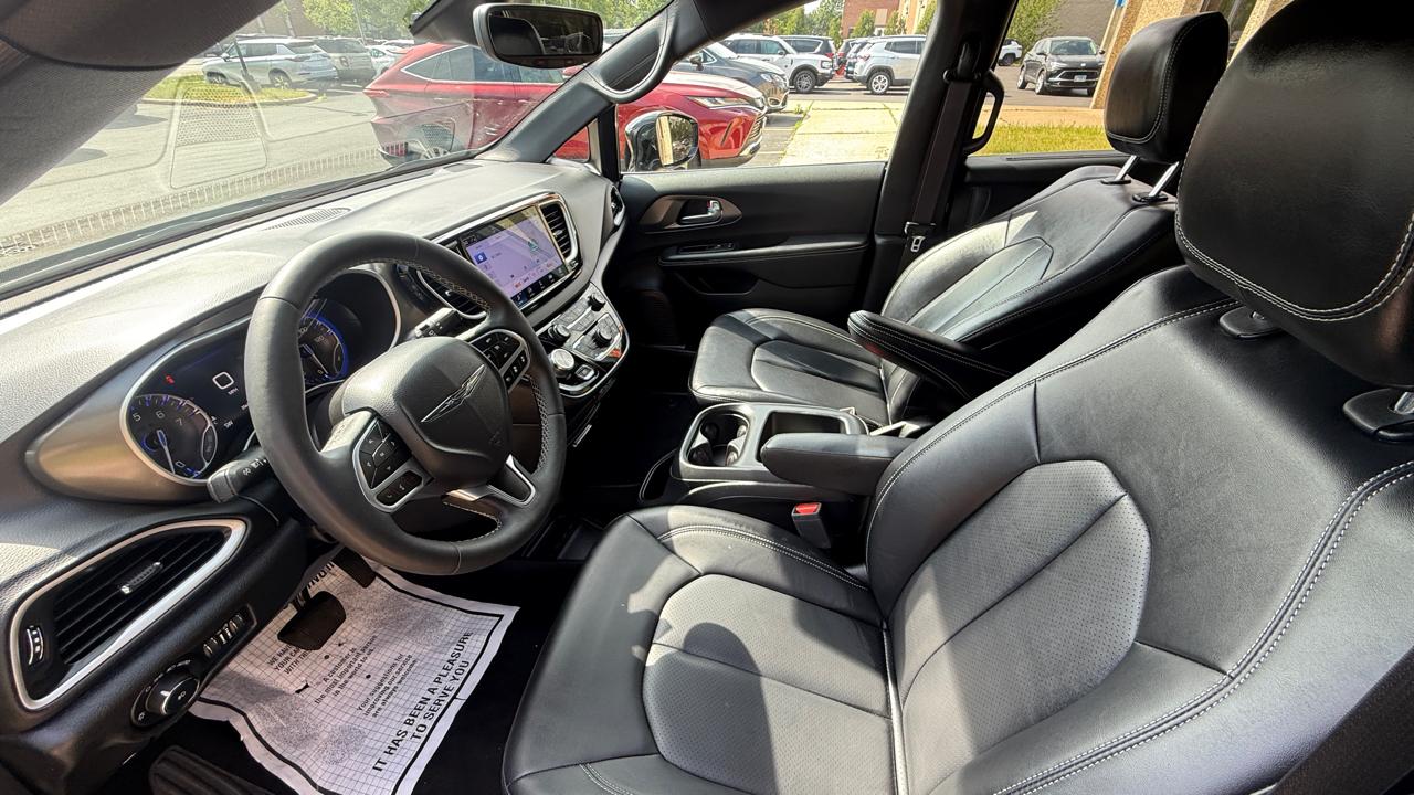 Chrysler Pacifica Select 2025