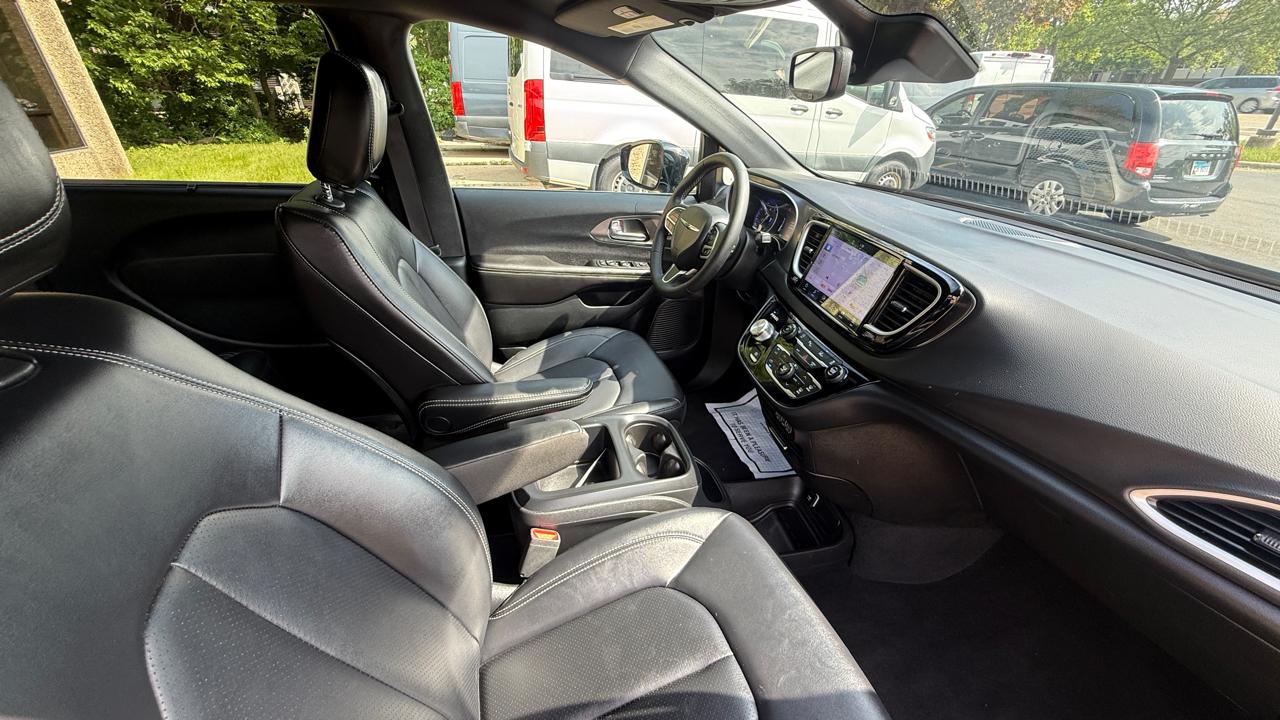 Chrysler Pacifica Select 2025