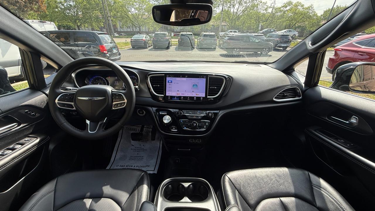 Chrysler Pacifica Select 2025