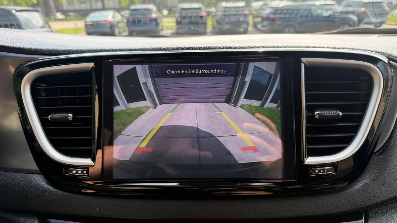 Chrysler Pacifica Select 2025