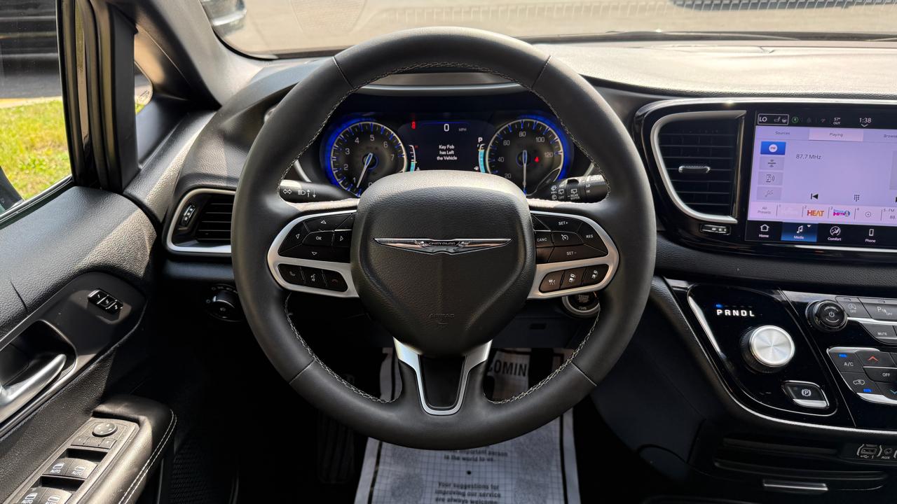 Chrysler Pacifica Select 2025