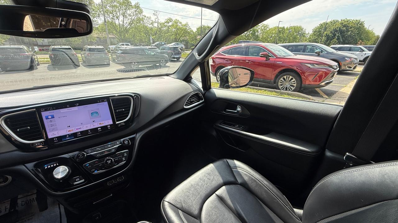 Chrysler Pacifica Select 2025
