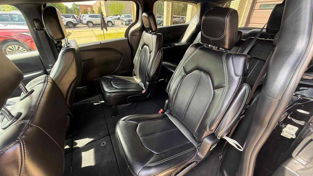 Chrysler Pacifica Select 2025