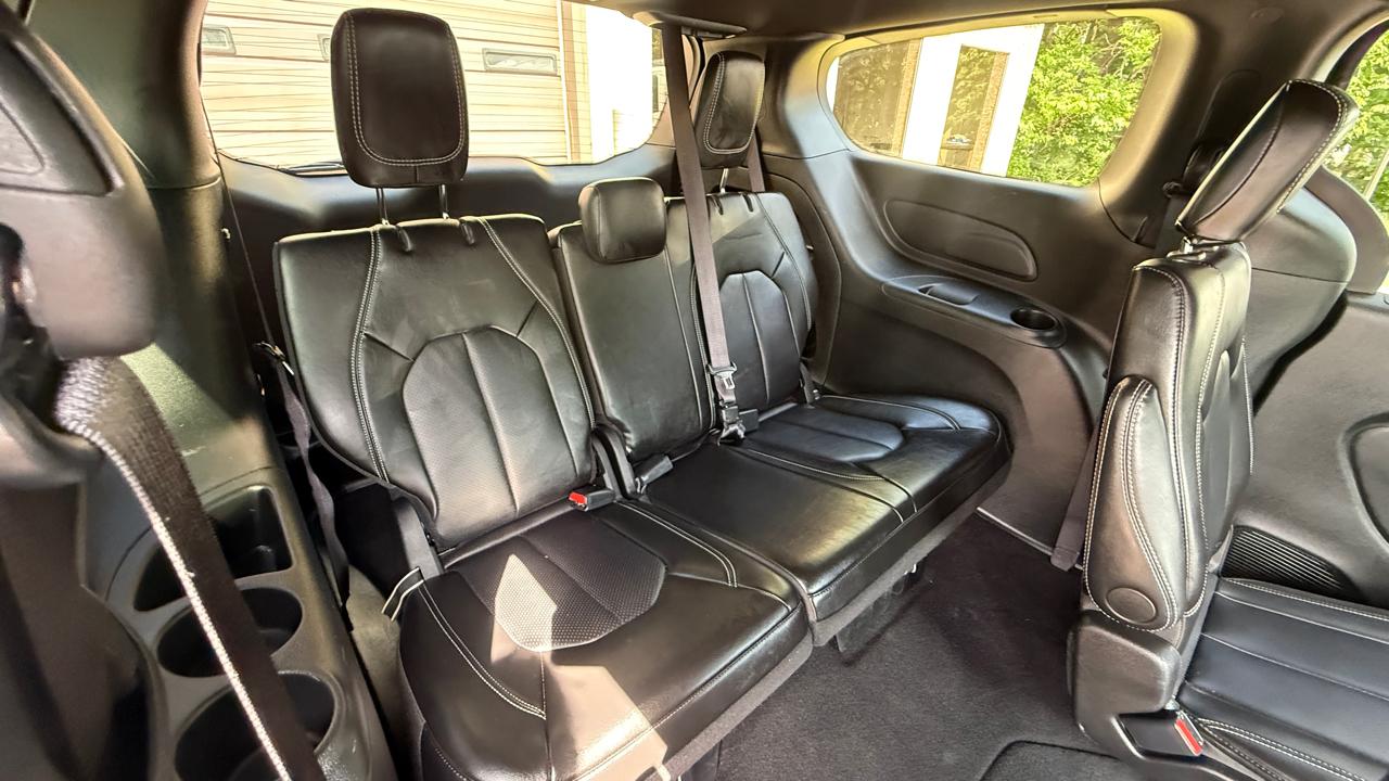 Chrysler Pacifica Select 2025