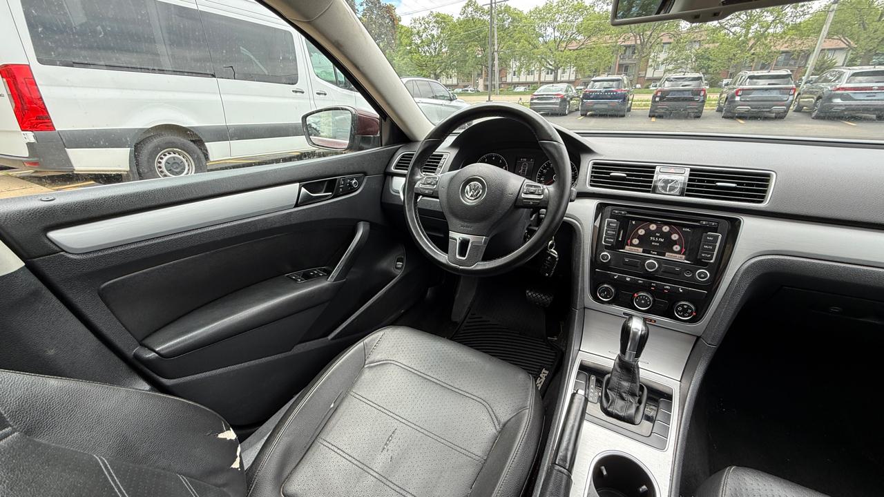 Volkswagen Passat 2.5L SE AT 2013