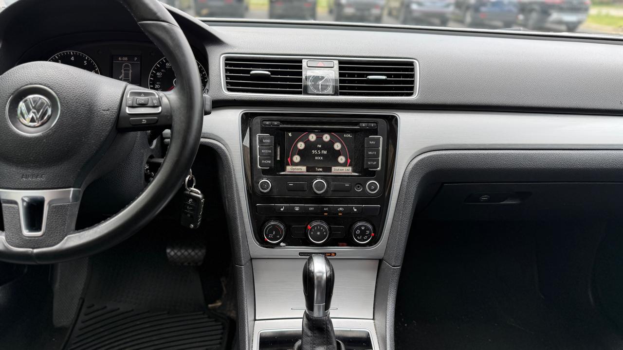 Volkswagen Passat 2.5L SE AT 2013