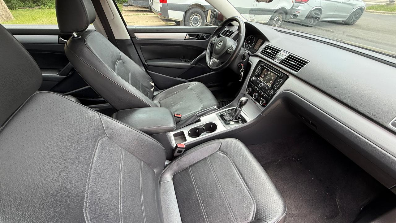 Volkswagen Passat 2.5L SE AT 2013