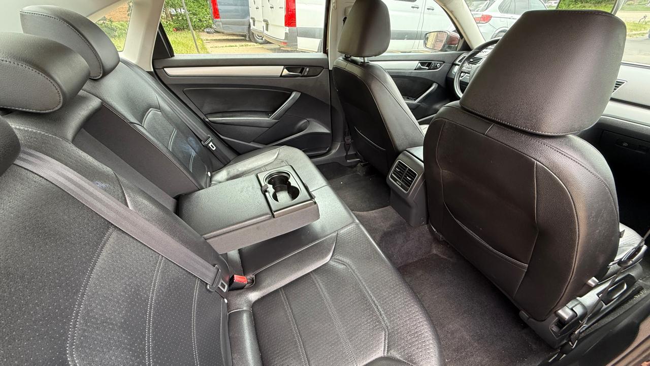 Volkswagen Passat 2.5L SE AT 2013