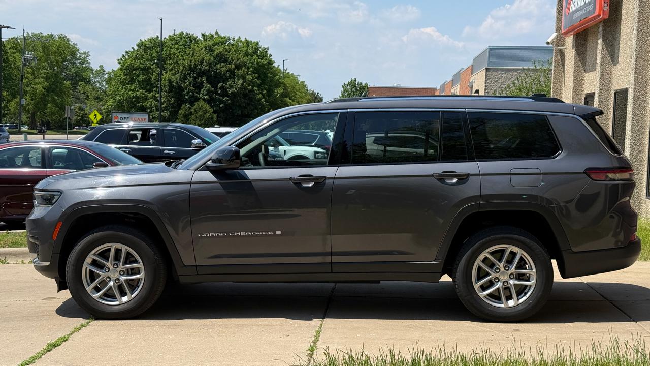 Jeep Grand Cherokee L Laredo 4WD 2023