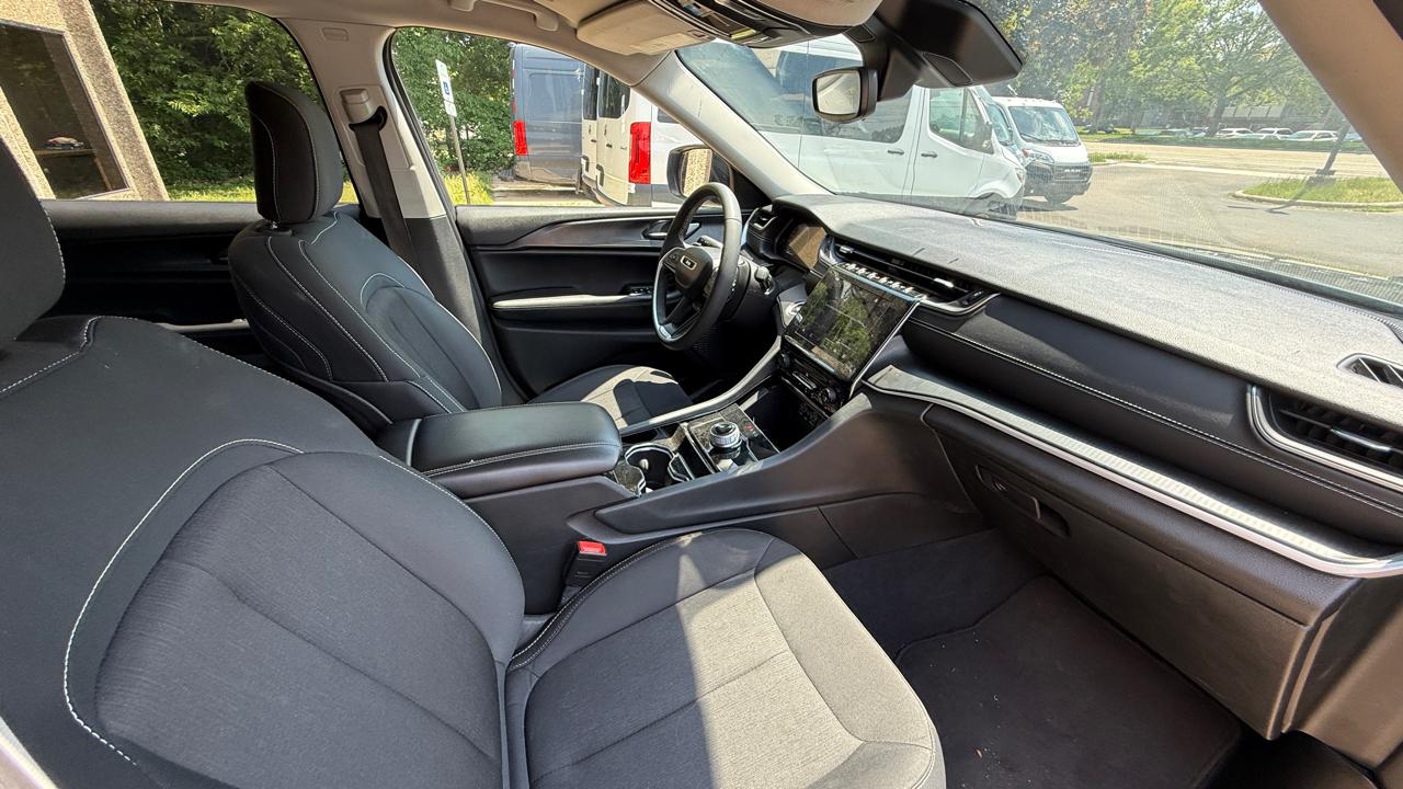 Jeep Grand Cherokee L Laredo 4WD 2023