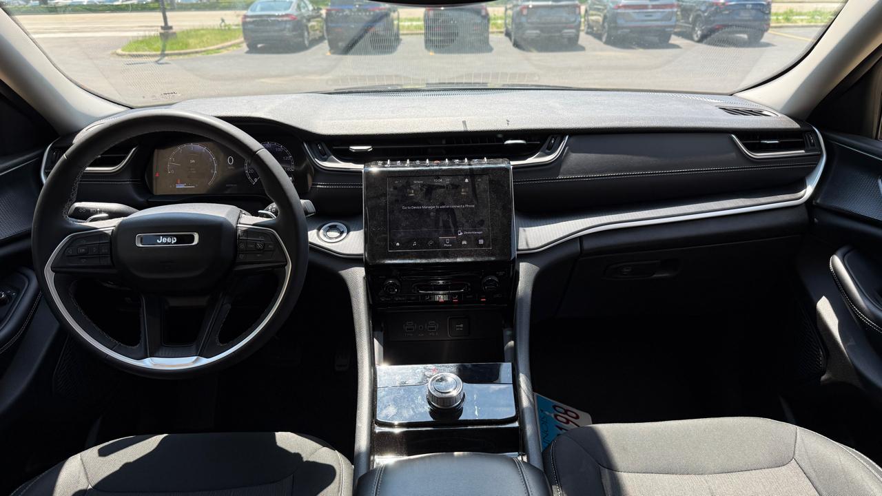 Jeep Grand Cherokee L Laredo 4WD 2023