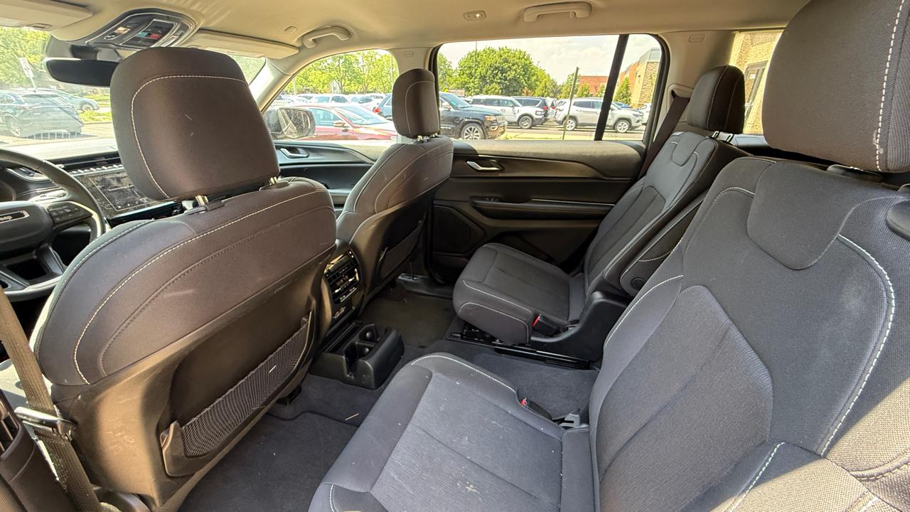 Jeep Grand Cherokee L Laredo 4WD 2023