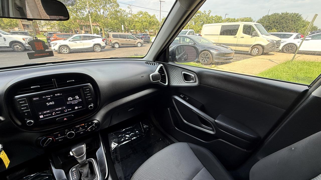 Kia Soul LX CVT 2022