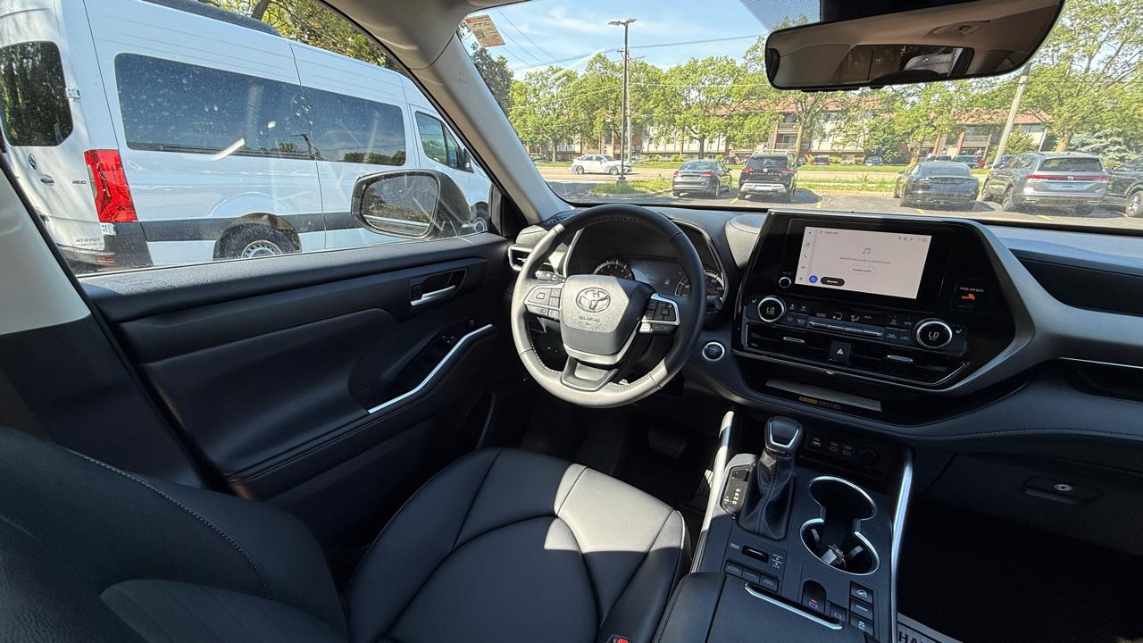 Toyota Highlander Limited AWD 2026