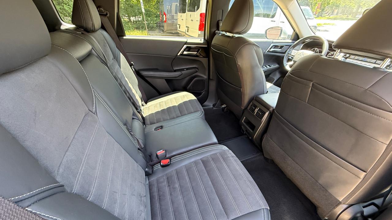 Mitsubishi Outlander PHEV SEL 2024