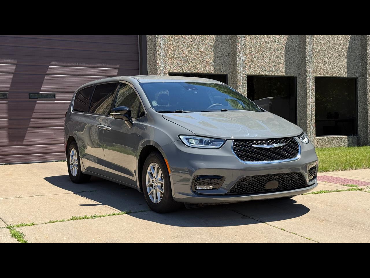 Chrysler Pacifica Select 2025