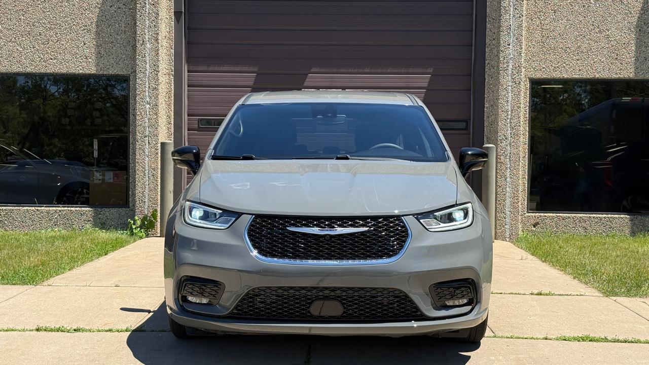 Chrysler Pacifica Select 2025