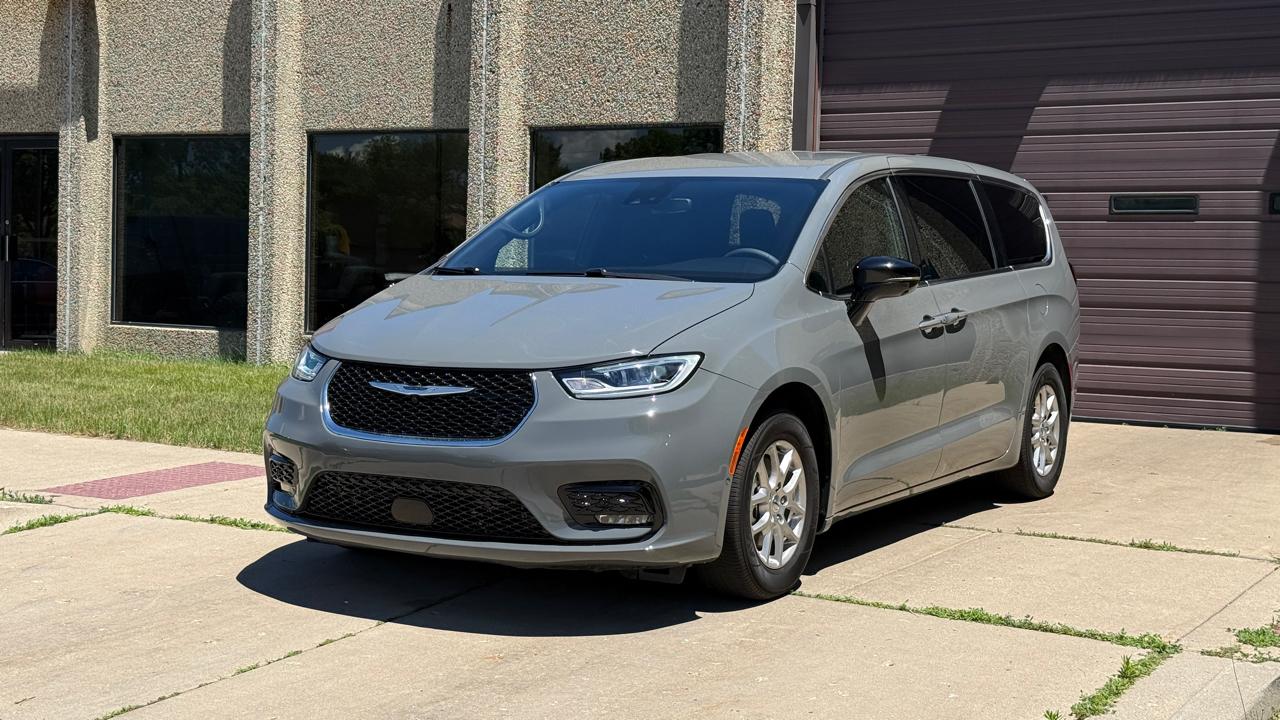 Chrysler Pacifica Select 2025