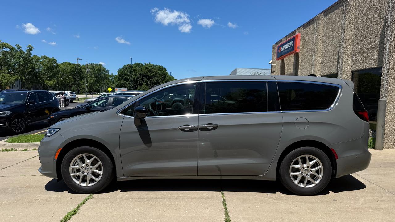 Chrysler Pacifica Select 2025