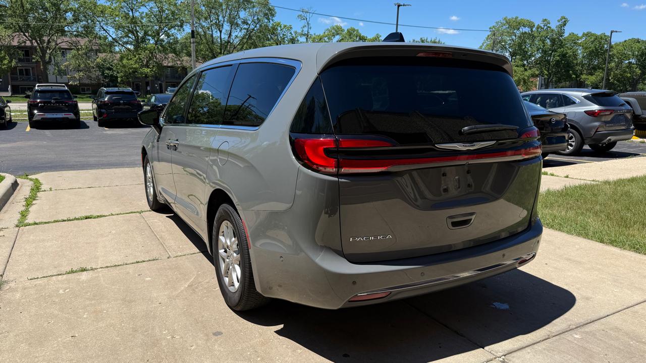Chrysler Pacifica Select 2025