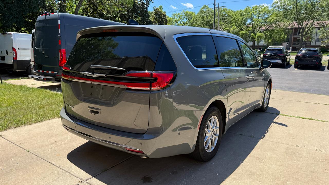 Chrysler Pacifica Select 2025