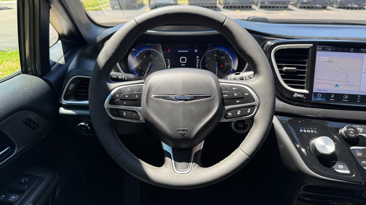 Chrysler Pacifica Select 2025