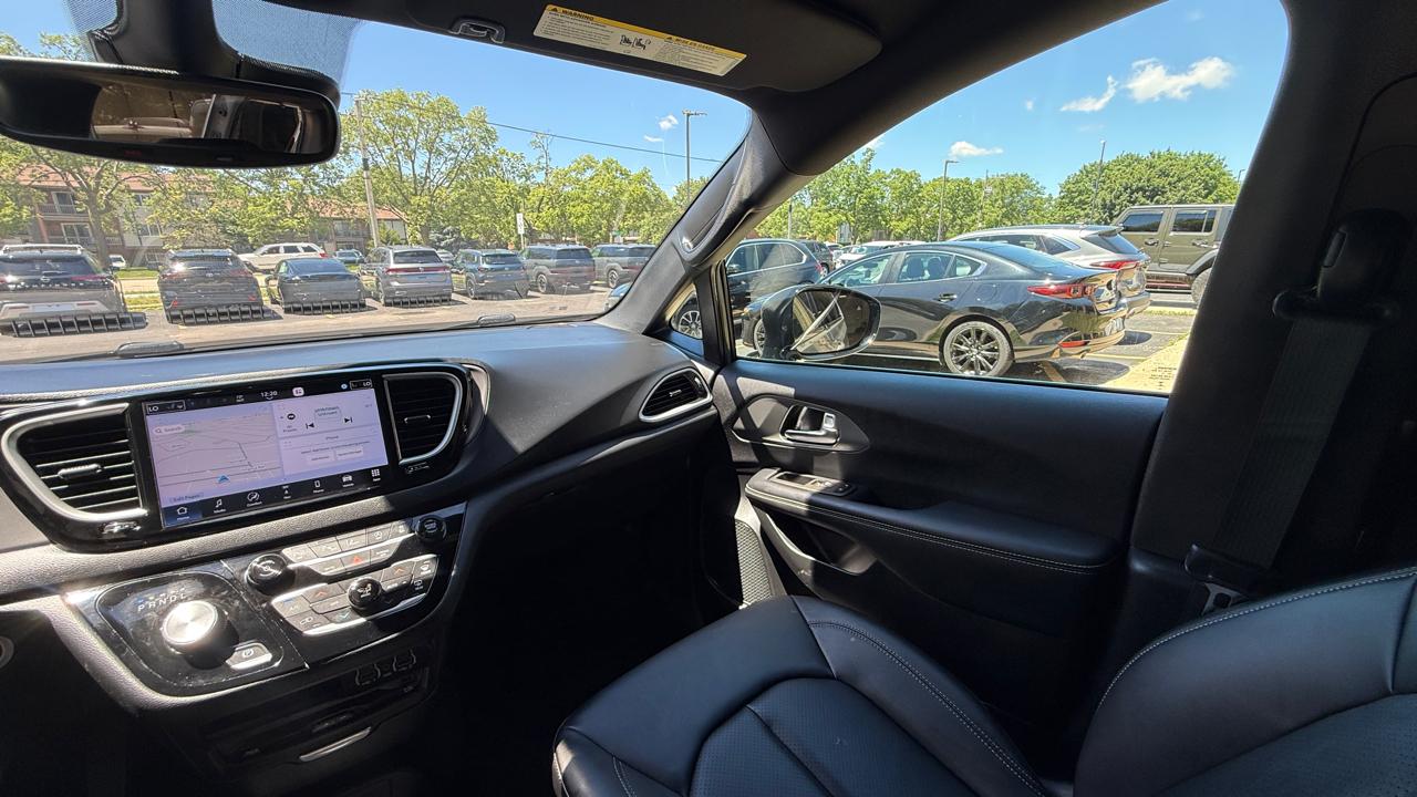 Chrysler Pacifica Select 2025
