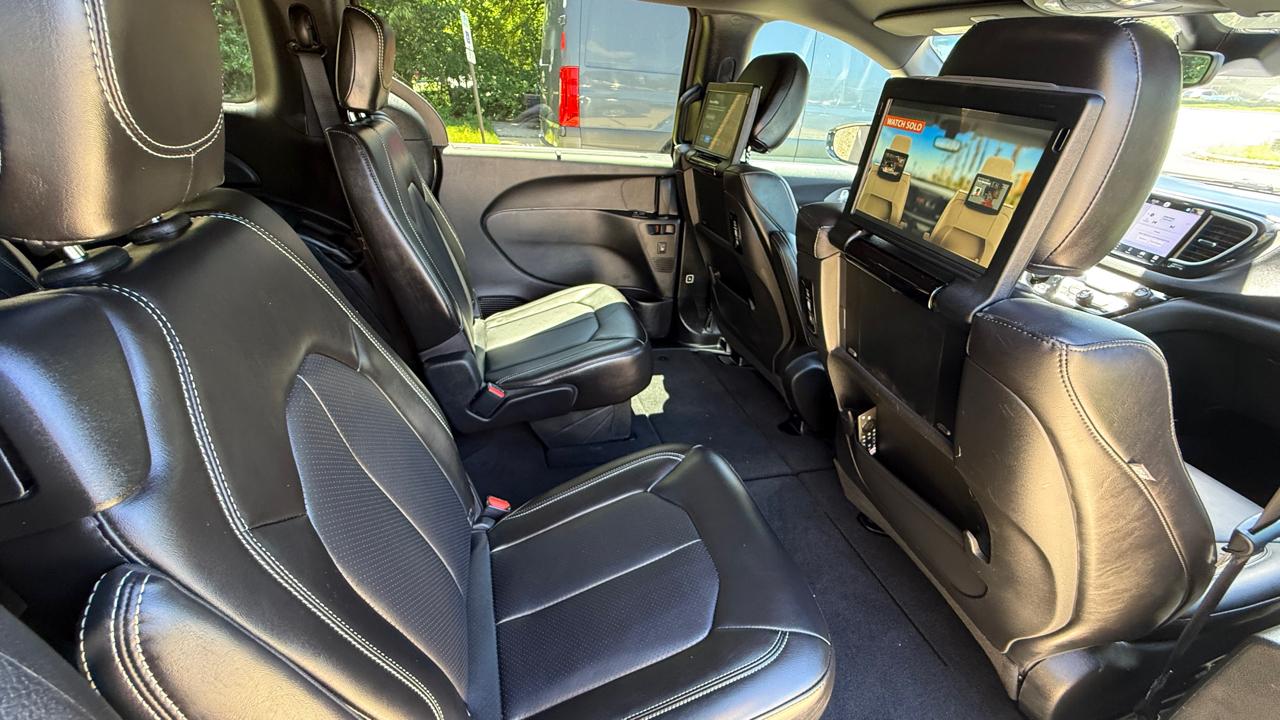 Chrysler Pacifica Select 2025
