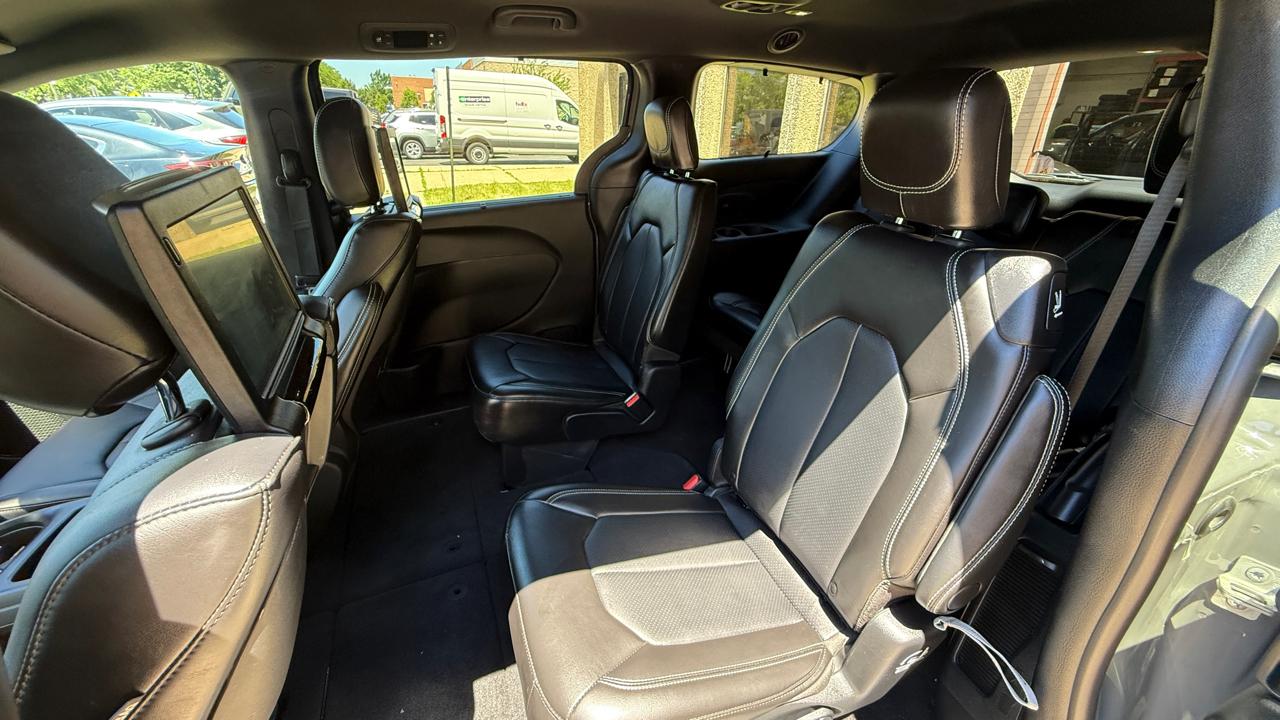 Chrysler Pacifica Select 2025