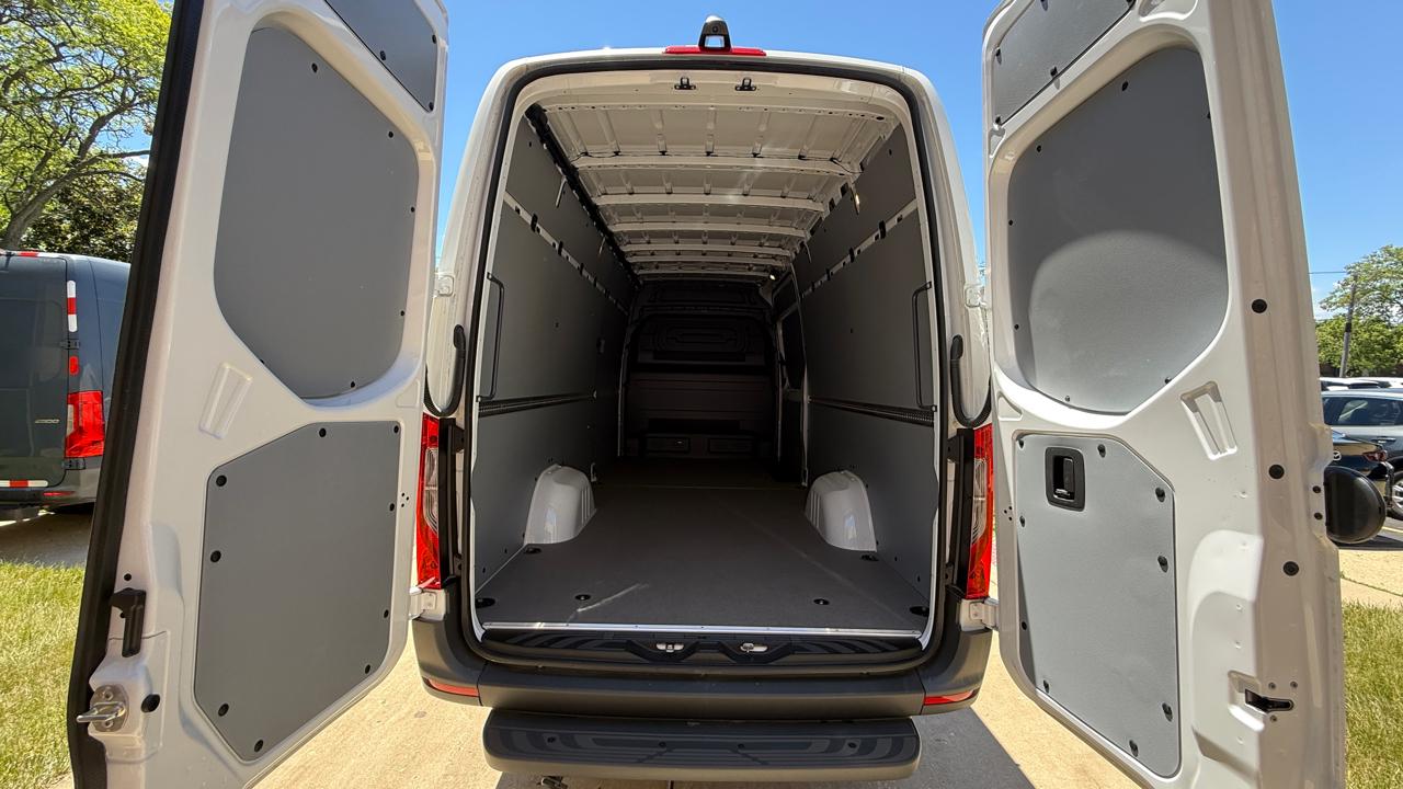 Mercedes-Benz Sprinter 2500 170-in. WB 2025