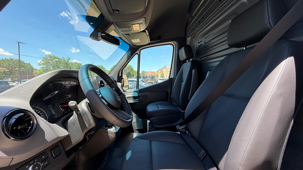 Mercedes-Benz Sprinter 2500 170-in. WB 2025