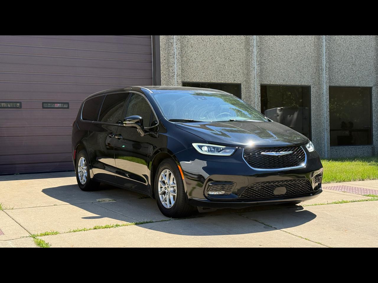 Chrysler Pacifica Select 2025