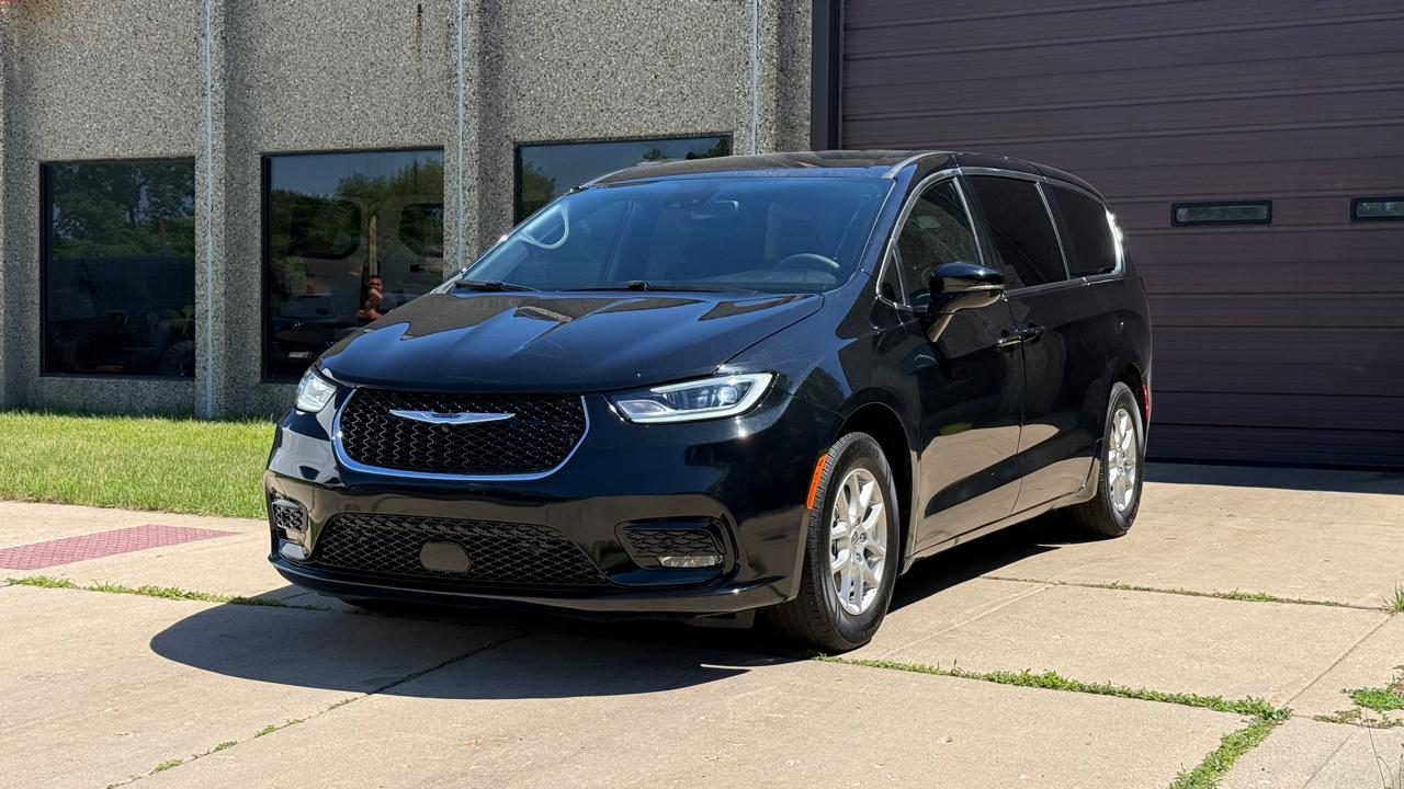 Chrysler Pacifica Select 2025