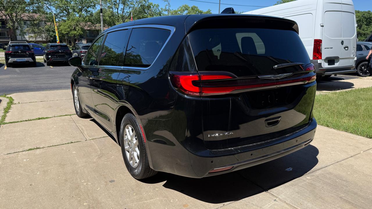 Chrysler Pacifica Select 2025