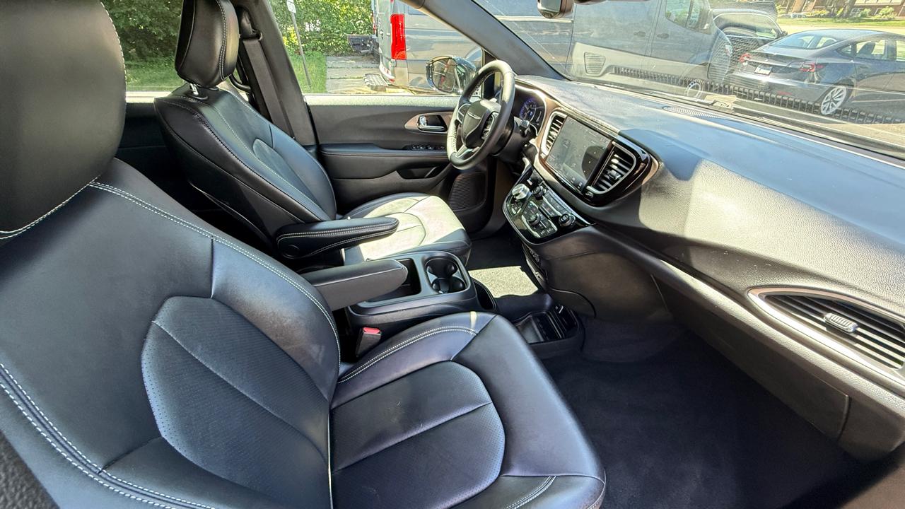 Chrysler Pacifica Select 2025
