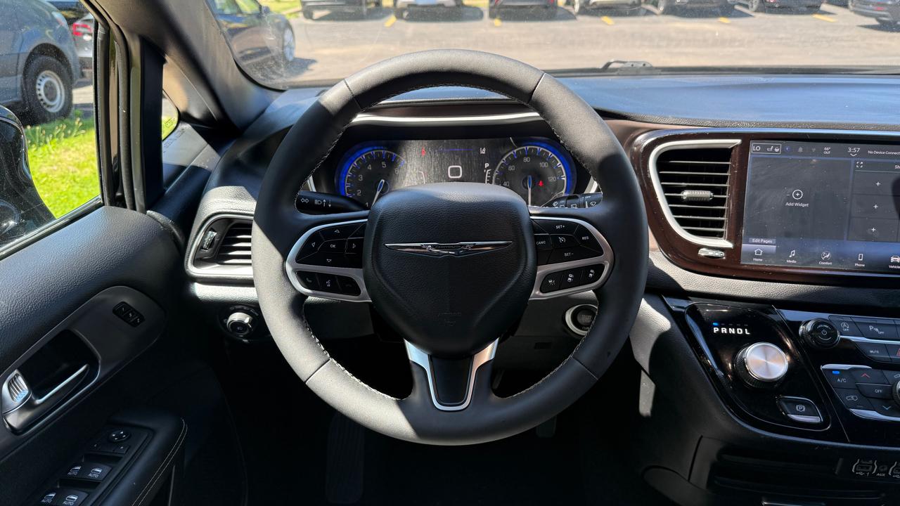 Chrysler Pacifica Select 2025