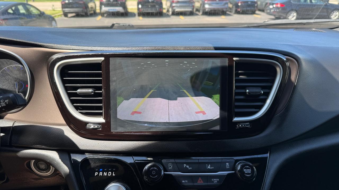 Chrysler Pacifica Select 2025
